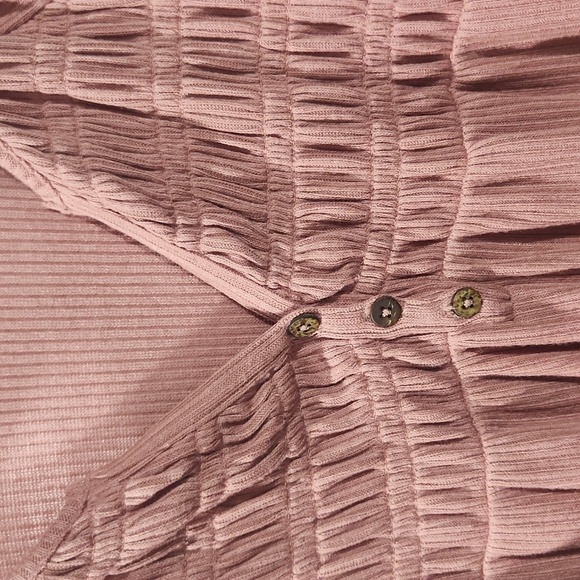 New In Pink Top Size Small - Picture 6 of 8